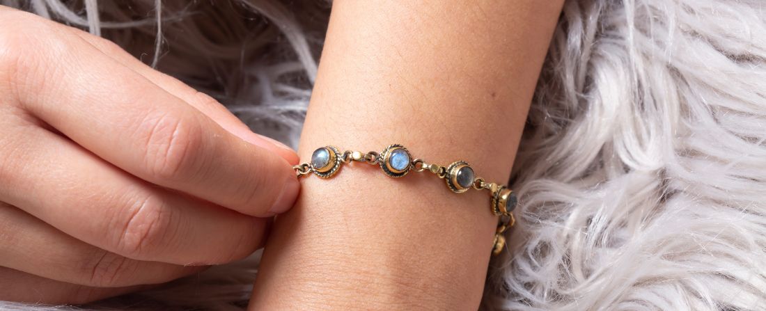 Why is jewelry turning your skin green, and how to avoid it